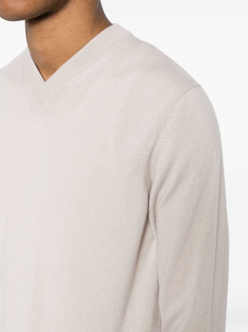 V NECK SWEATER